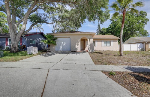 Palm Harbor Cottage | Pet-friendly Home w/Pool in Palm Harbor!