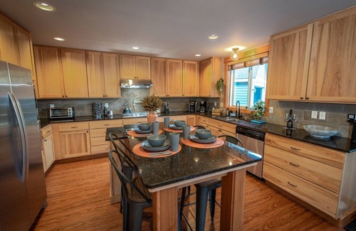 Ronald House | Pet Friendly, Hot Tub, EV Charger & Skiing/Snowmobile trails near by!