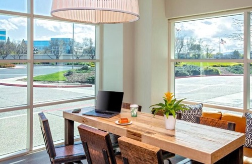 Redwood Shores House | Pet-friendly Hotel with Scenic Lagoon or Mountain View, Outdoor Swimming Pool!