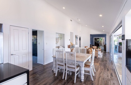 Bokarina House | Pet Friendly House Opposite Bokarina Beach