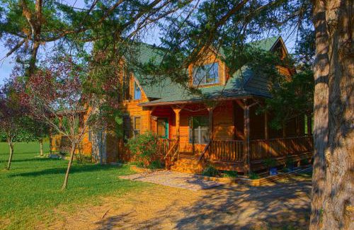 Jefferson House | Pet-Friendly Jefferson Home Near Lake O the Pines