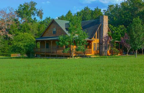 Jefferson House | Pet-Friendly Jefferson Home Near Lake O the Pines