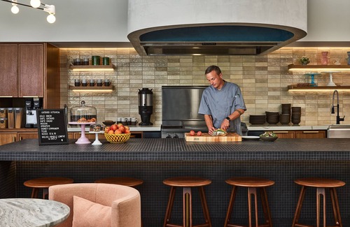 Cole Apartment | Pet Friendly + Junior Studio | Rooftop Views & Bar