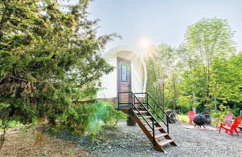 Penn Yan House | Pet Friendly Keuka Wagon