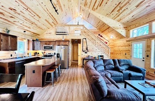 Stone Lake Cabin | Pet-Friendly Lakeside Lodge with Kayaks and Canoe!