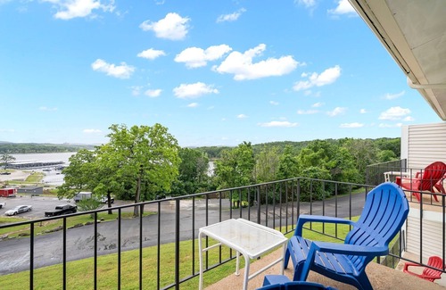 Indian Point Condo | Pet-Friendly Lakeside Comfort + Swim Up Bar, Marina & Tiki Bar