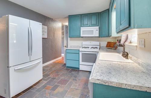 Langley House | Pet-Friendly Langley Home < 3 Mi to Lake!