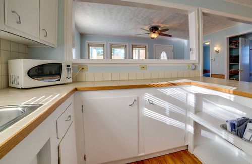 Houghton Lake Cottage | Pet-Friendly Michigan Retreat w/Fire Pit & Yard!