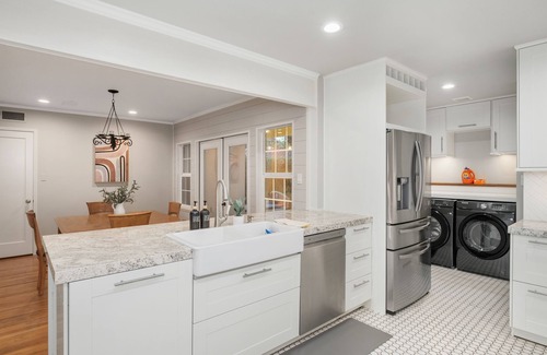 Fresno House | Pet Friendly, Mid-Century Modern Home with Central AC and whole home fan