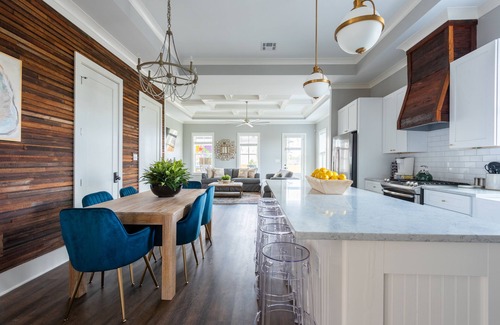 Mid-City House | Pet-Friendly Mid-City beauty near streetcar line!