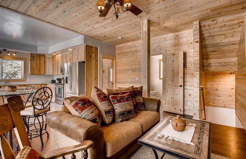 Alma Cabin | Pet Friendly, Mountain Views, Near Fishing, Skiing and Hiking - Con Alma