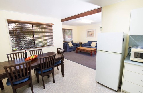 Pialba House | Pet friendly Pialba Beach House across from beach, close to waterpark