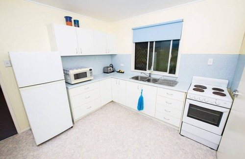 Pialba House | Pet friendly Pialba Beach House across from beach, close to waterpark