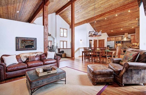 Fairways House | Pet Friendly- Pine Needle Lodge, a 4BR, 4.5BA retreat with hot tub, views, and sleeps 10.
