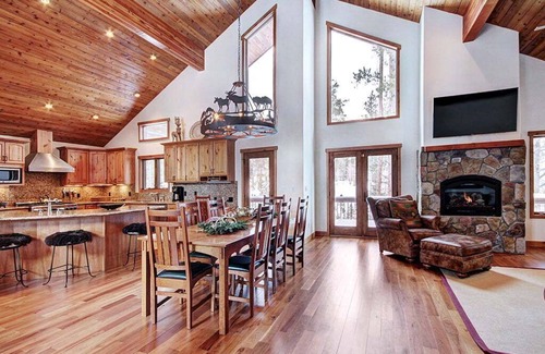 Fairways House | Pet Friendly- Pine Needle Lodge, a 4BR, 4.5BA retreat with hot tub, views, and sleeps 10.