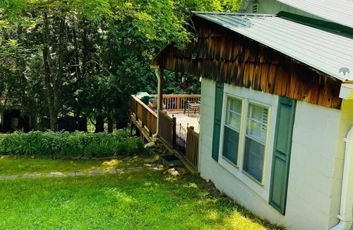 Crumpler Cottage | Pet-friendly, private, refuge. Monthly renters welcome. No extra fees.