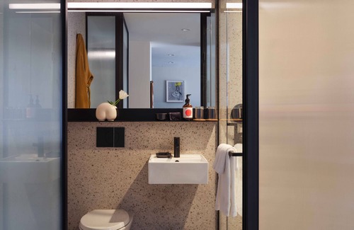 Williamsburg House | Pet-friendly Property, Queen Room at Penny Williamsburg