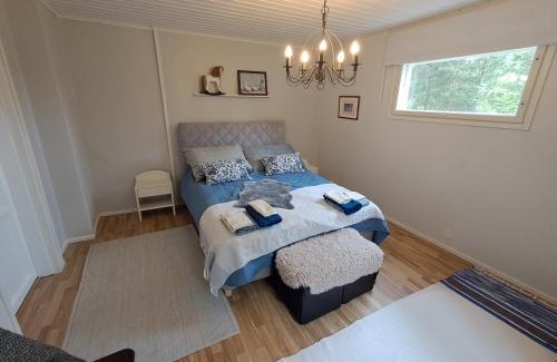 Elimaki House | Pet Friendly Retreat - Sleeps 8 with Sauna