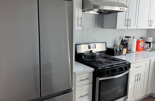 Lamanda Park House | Pet friendly-Rose Parade route-2-bedroom house walk to PCC, Cal Tech