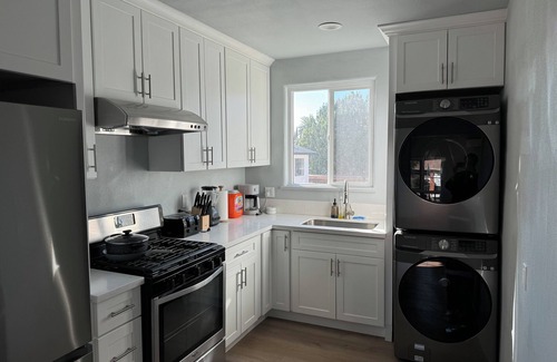 Lamanda Park House | Pet friendly-Rose Parade route-2-bedroom house walk to PCC, Cal Tech