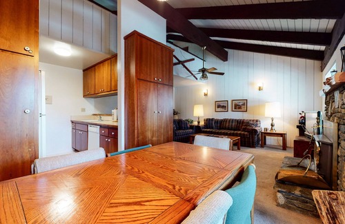 Mammoth Lakes Condo | Pet-Friendly & Rustic. Near The Village & Lakes Basin, Pool & Hot Tub On-site