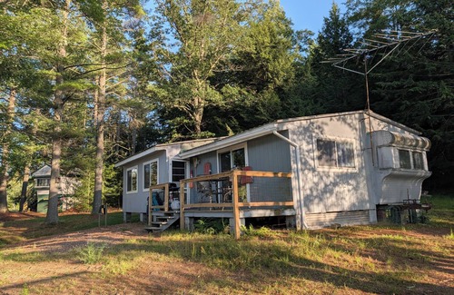 Fitzwilliam Cottage | Pet-friendly, secluded, & peaceful pond home near Keene & Rindge. Max 3 people.