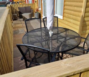 Bridlington Ski Chalet | Pet friendly sleeps 6 Chalet Bridlington free elec