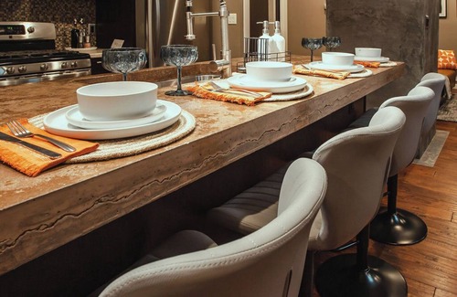 South Side Slopes Apartment | Pet-Friendly Southside Getaway - Sleeps 12