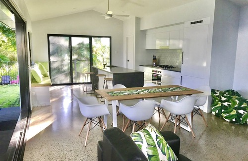 Wongaling Beach House | Pet friendly stay for couples close to the beach