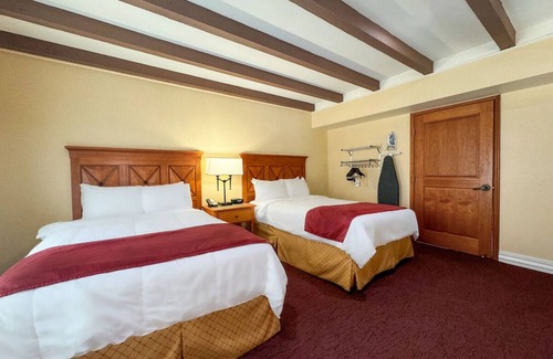 Western Division Hotel | Pet-Friendly Stay w/Oceanfront Views & Colonial Architecture | Onsite Dining