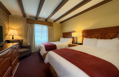 Western Division Hotel | Pet-Friendly Stay w/Oceanfront Views & Colonial Architecture | Onsite Dining