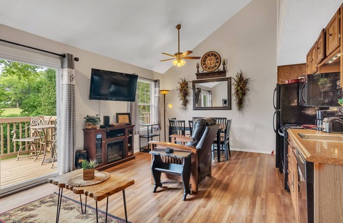 Table Rock Condo | Pet Friendly! Tuscany on-Taneycomo- 2 bed/2 bath condo on Lake Taneycomo