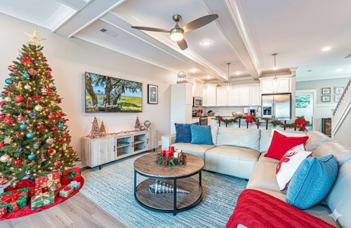 Folly Field House | Pet Friendly| HeatedPool| Kids Room| Beach Equipment |Short walk to the Beach