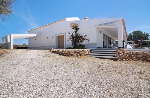 Pera House | Pet-Friendly Villa Poça da Negra with Sea View, Pool, Garden & Wi-Fi