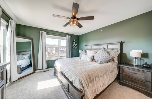 Warrenville House | Pet-Friendly Warrenville Townhome w/Gas Grill!