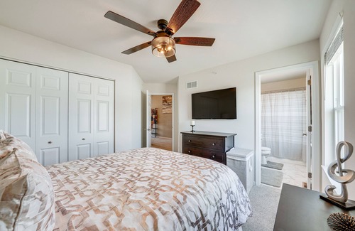 Warrenville House | Pet-Friendly Warrenville Townhome w/Gas Grill!