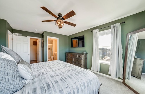 Warrenville House | Pet-Friendly Warrenville Townhome w/Gas Grill!
