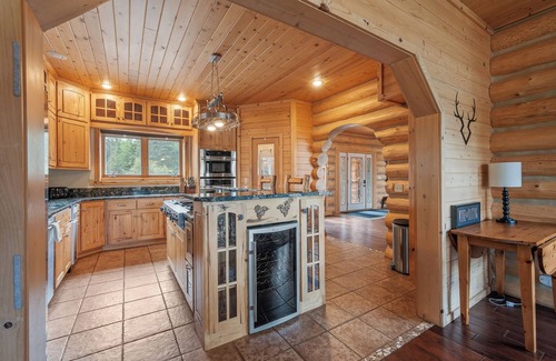 Sagle House | Pet Friendly Waterfront Log Home w/Private Dock