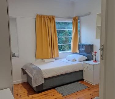 Port Elizabeth Central House | Petals Guesthouse