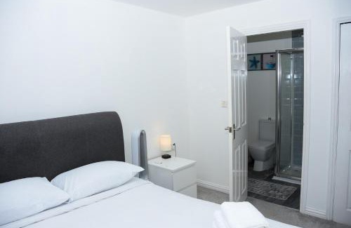 Peterborough House | Peterborough Haven: 3BD Family Home Retreat