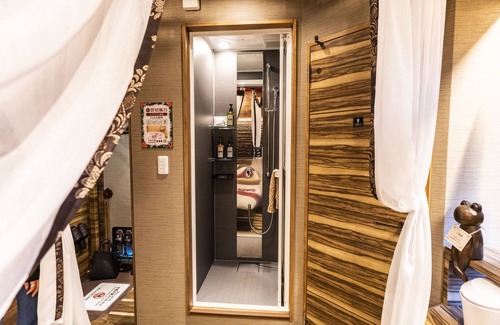 Shinjuku Hotel | Petit Bali Forest Shinjuku Sanchome