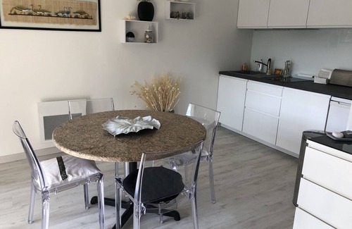 Treignac House | Petit Chalet Niche Dans LE Bois Avec VUE Exceptionnelle SUR LAC