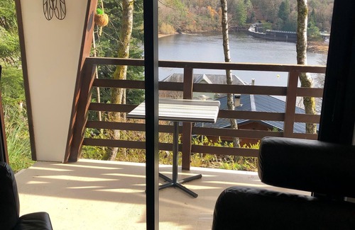 Treignac House | Petit Chalet Niche Dans LE Bois Avec VUE Exceptionnelle SUR LAC