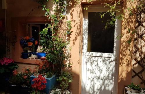 Quartier Administrations Apartment | Petit patio en centre ville