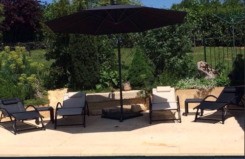 Puy-l'Eveque House | Petit Vue Vert - One Bedroom Gite with heated pool on edge of medieval village