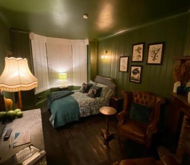 St Margaret's at Cliffe House | Petite Jessamine