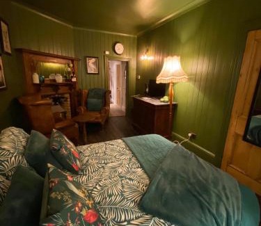 St Margaret's at Cliffe House | Petite Jessamine