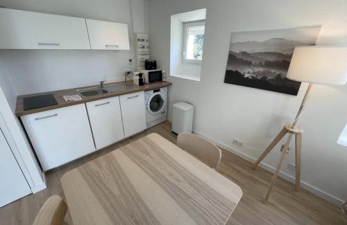 Plouec-du-Trieux Apartment | Petite Maison avec Menhirs et Moutons Ouessant