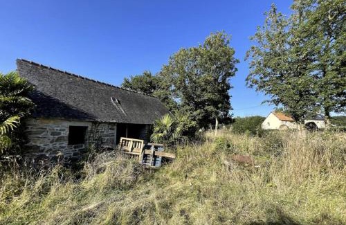 Plouec-du-Trieux Apartment | Petite Maison avec Menhirs et Moutons Ouessant
