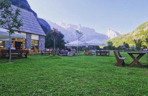 Theth House | Petriti theth